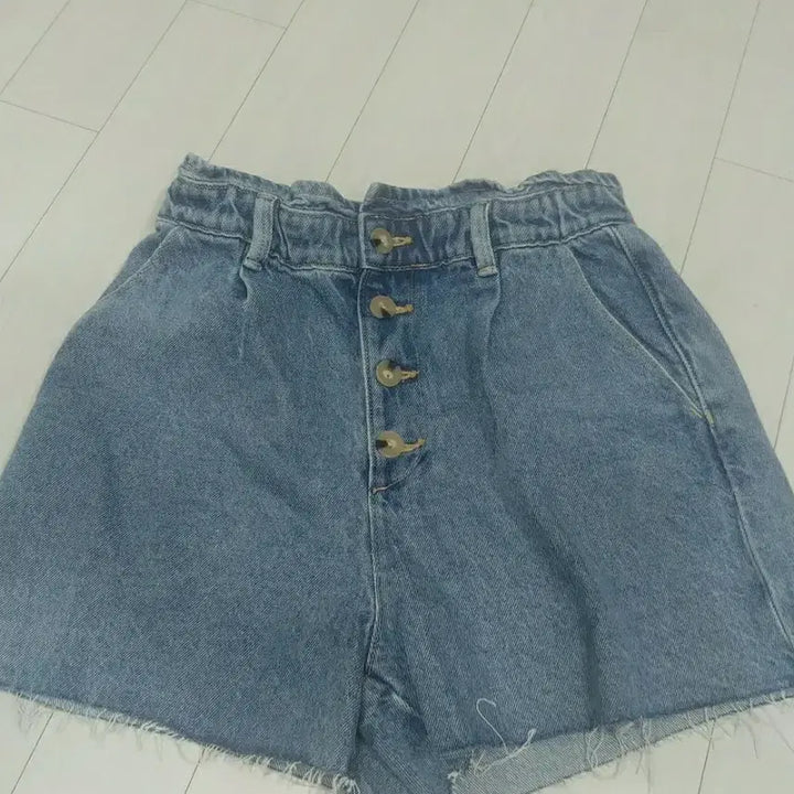 [BUNJANG] Zara Denim Button Design Short Pants / 자라 데님 반바지 단추 디자인 숏팬츠