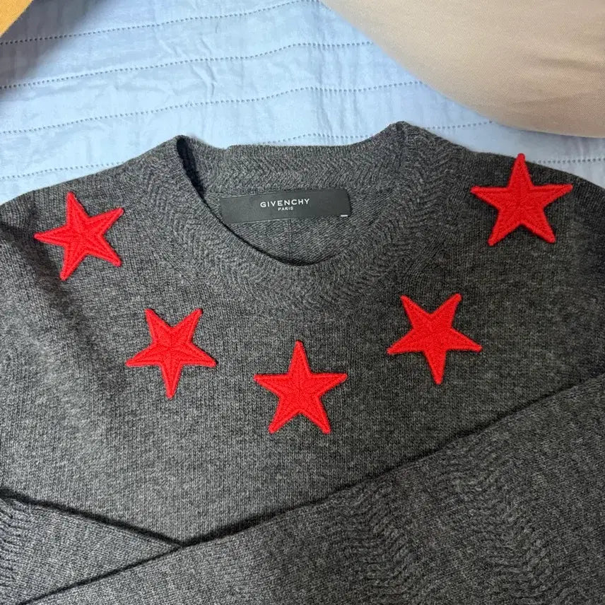 [BUNJANG] Givenchy Star Embroidered Knit Sweater (L) / Givenchy 스타 자수 니트 (L)