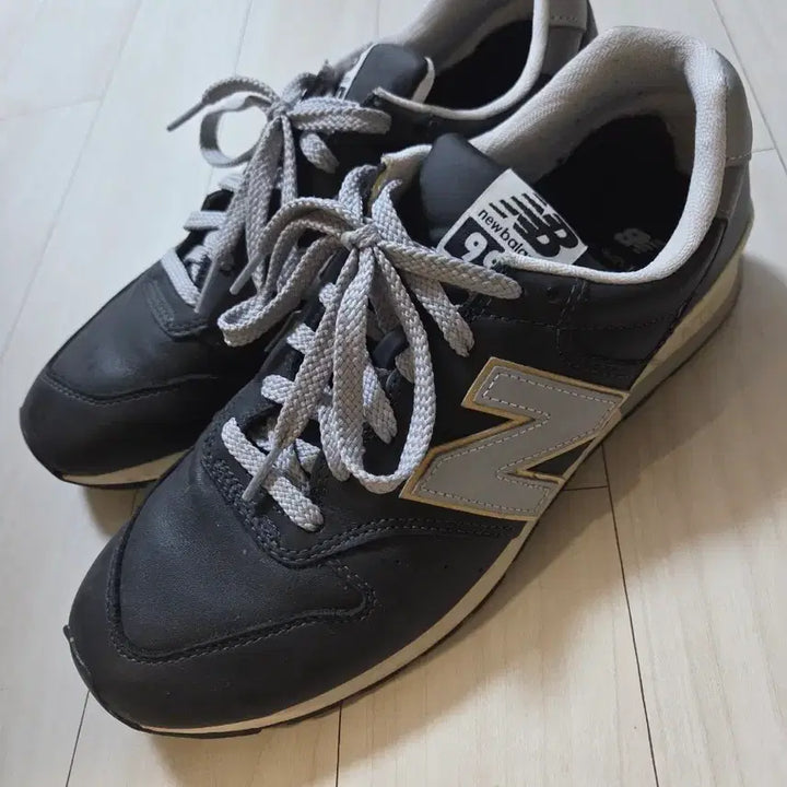 [BUNJANG] New Balance 996 Black Leather Sneakers (270) / 뉴발란스 996 블랙 레더 270