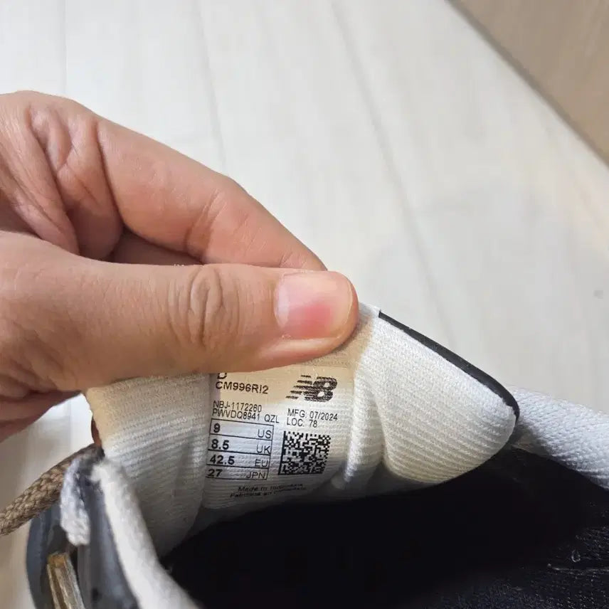 [BUNJANG] New Balance 996 Black Leather Sneakers (270) / 뉴발란스 996 블랙 레더 270