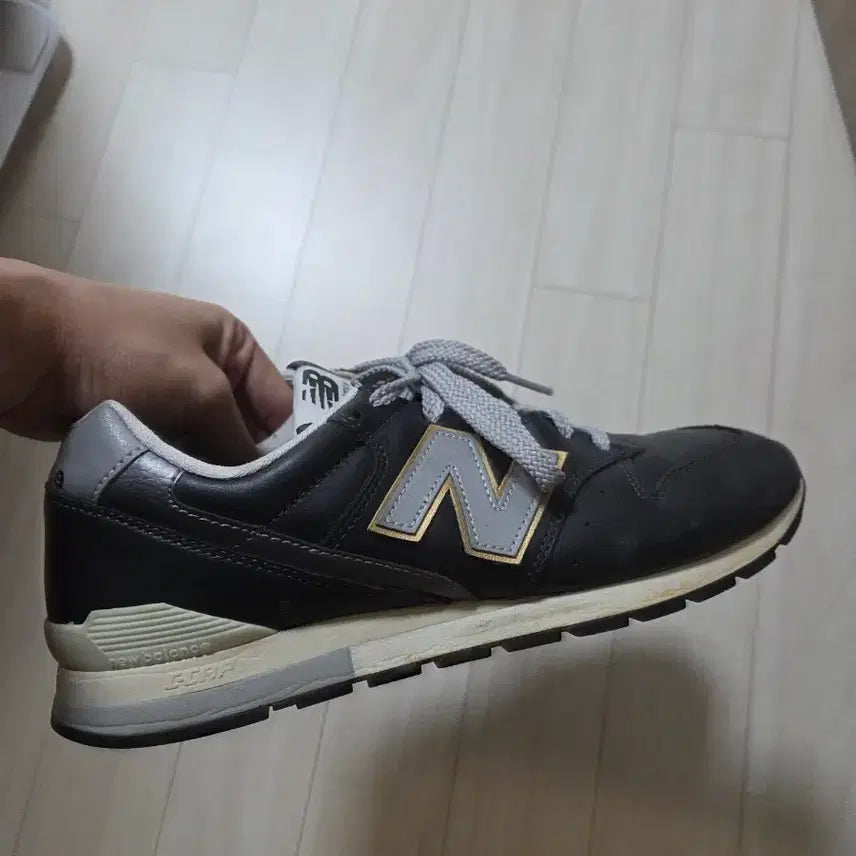 [BUNJANG] New Balance 996 Black Leather Sneakers (270) / 뉴발란스 996 블랙 레더 270