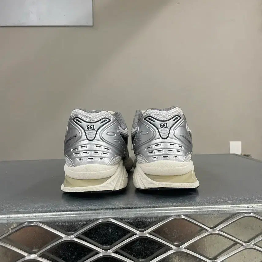 [BUNJANG] ASICS x UNDEFEATED GEL-KAYANO 14 Silver Black / 아식스 X 자운드 젤카야노 14 실버 블랙 270 (gr-4792)