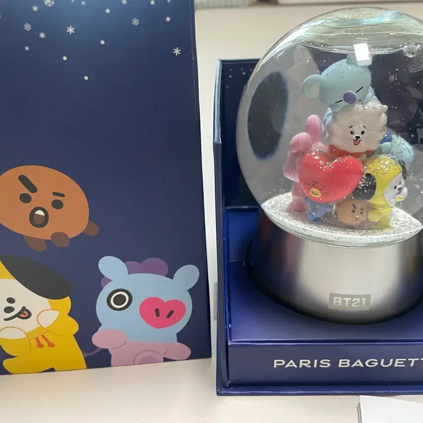 [BUNJANG] BT21 Paris Baguette Snow Globe / BT21 파리바게트 스노우볼