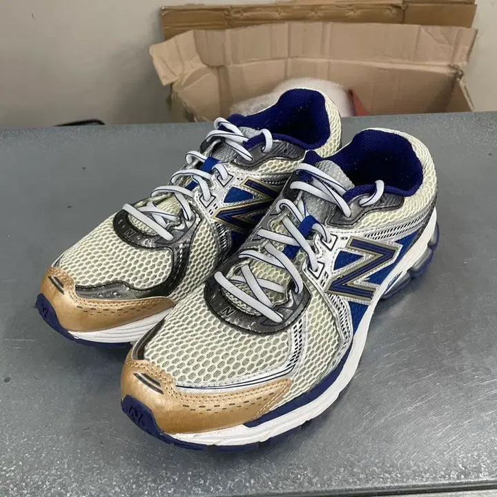 [BUNJANG] New Balance x Emre Newbold 860v2 Blue / 뉴발란스 x 에메레온도르 860v2 블루 280 (gr-4782)