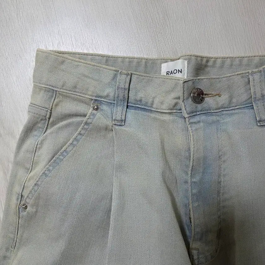 [BUNJANG] RAON Muse La Wajin Light Wash Wide Fit Denim Pants / 라온 뮤제라 와진 연청