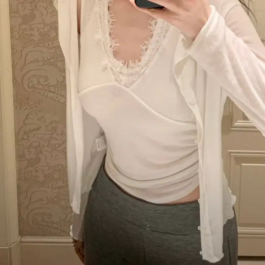 [BUNJANG] Le Moment Matin Lace Sleeveless Top / 르모멘트 Matin Lace Sleeveless 레이스 슬리브리스