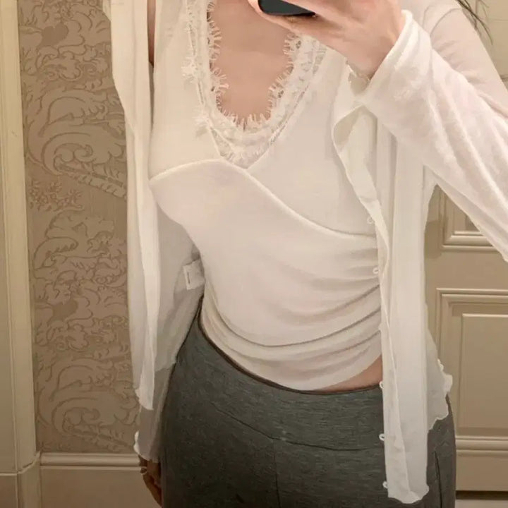[BUNJANG] Le Moment Matin Lace Sleeveless Top / 르모멘트 Matin Lace Sleeveless 레이스 슬리브리스