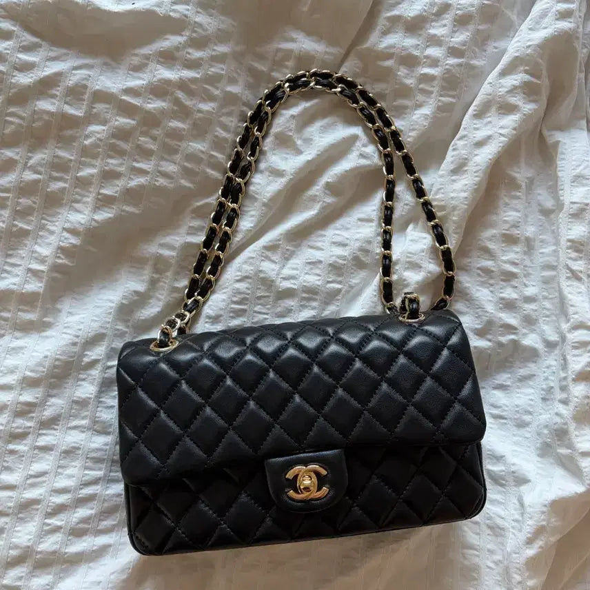 [BUNJANG] Classic Medium Flap Bag / 클래식 미듐백