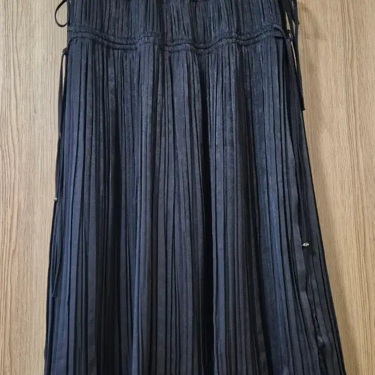 [BUNJANG] Ozecon Pleated Midi Skirt Charcoal / 오즈세컨 플리츠 스커트 ~66