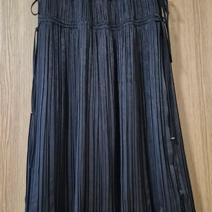 [BUNJANG] Ozecon Pleated Midi Skirt Charcoal / 오즈세컨 플리츠 스커트 ~66