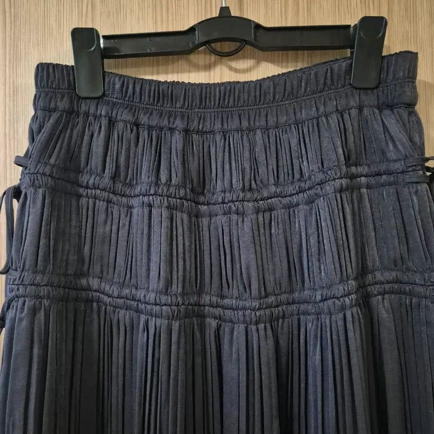 [BUNJANG] Ozecon Pleated Midi Skirt Charcoal / 오즈세컨 플리츠 스커트 ~66