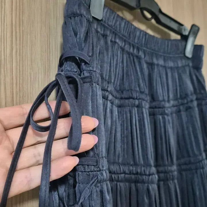 [BUNJANG] Ozecon Pleated Midi Skirt Charcoal / 오즈세컨 플리츠 스커트 ~66
