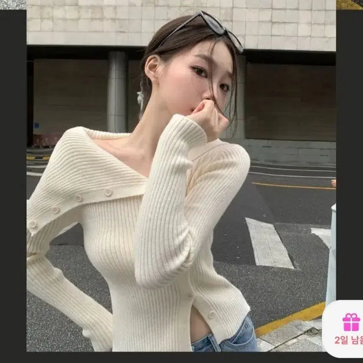 [BUNJANG] Off-Shoulder Asymmetrical Knit Top / 오프숄더 언발 니트