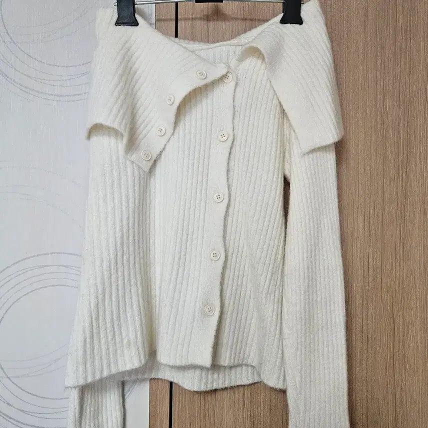 [BUNJANG] Off-Shoulder Asymmetrical Knit Top / 오프숄더 언발 니트