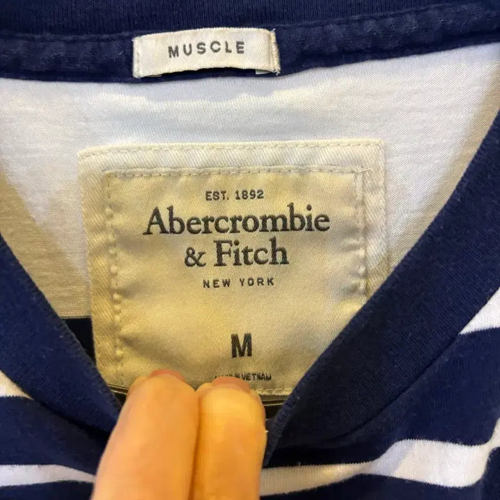 [BUNJANG] Abercrombie &amp; Fitch Striped Short Sleeve T-Shirt (M) / 아베크롬비 스트라이프 반팔티 M