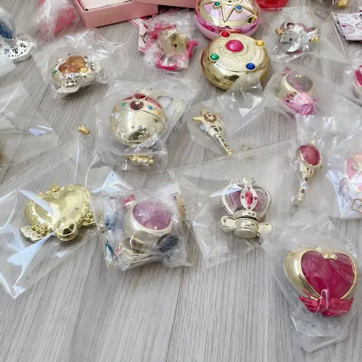 [BUNJANG] Sailor Moon Gacha Compact Wand Figures Bundle Set / 세일러문 가챠 콤팩트 키링 요술봉 피규어 등 일괄판매