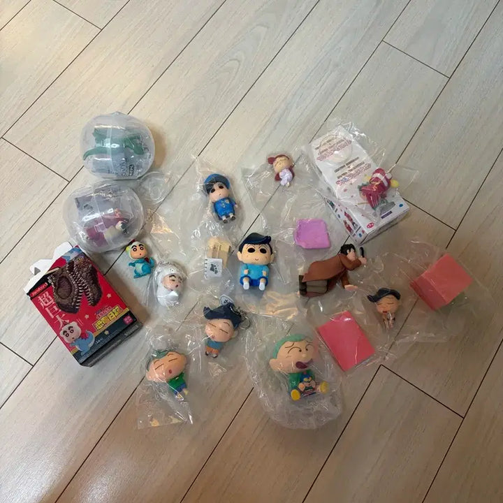 [BUNJANG] Crayon Shin-chan Toy Story Gacha Figures / 짱구 토이스토리 가챠