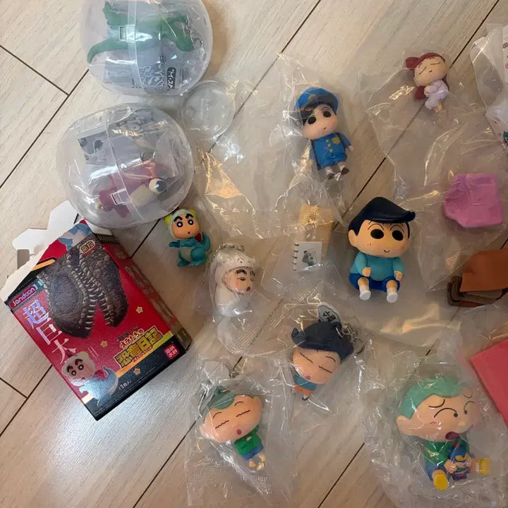 [BUNJANG] Crayon Shin-chan Toy Story Gacha Figures / 짱구 토이스토리 가챠