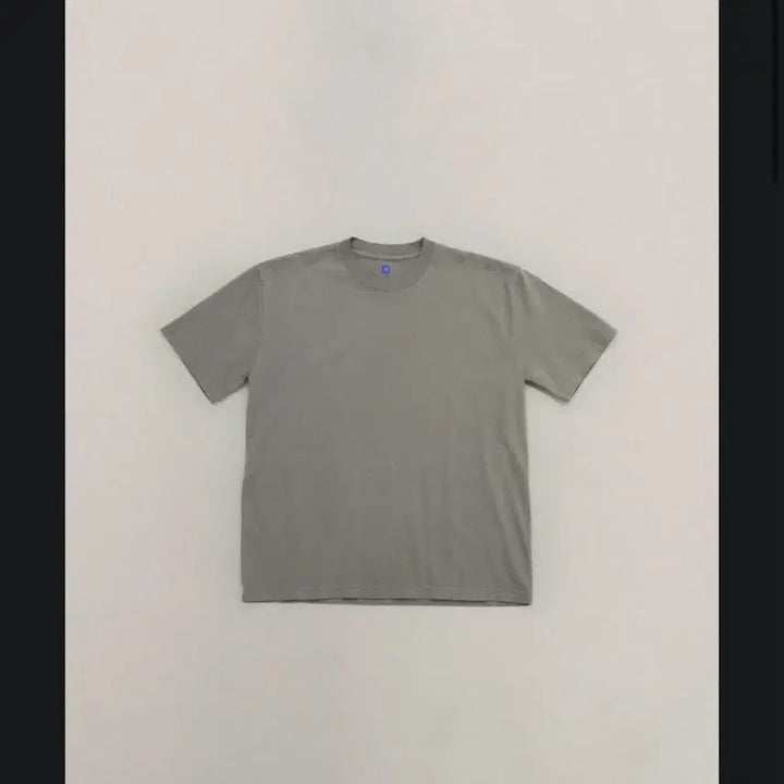 [BUNJANG] Easy Gap Short Sleeve T-Shirt (Light Grey, M) &amp; Long Sleeve T-Shirt (Black, M) / [m]이지갭 반팔 라이트 그레이, 긴팔 블랙