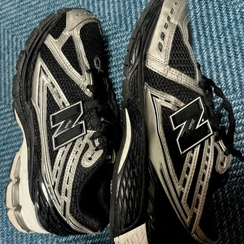 [BUNJANG] New Balance 1906R Black/Silver (Size 260) / 뉴발란스 1906R 블랙/실버 (260)