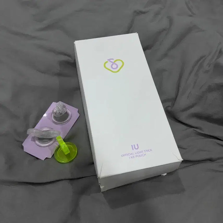 [BUNJANG] IU Official Lightstick + Pouch Set / IU 아이크 응원봉 + 파우치 세트 팝니다