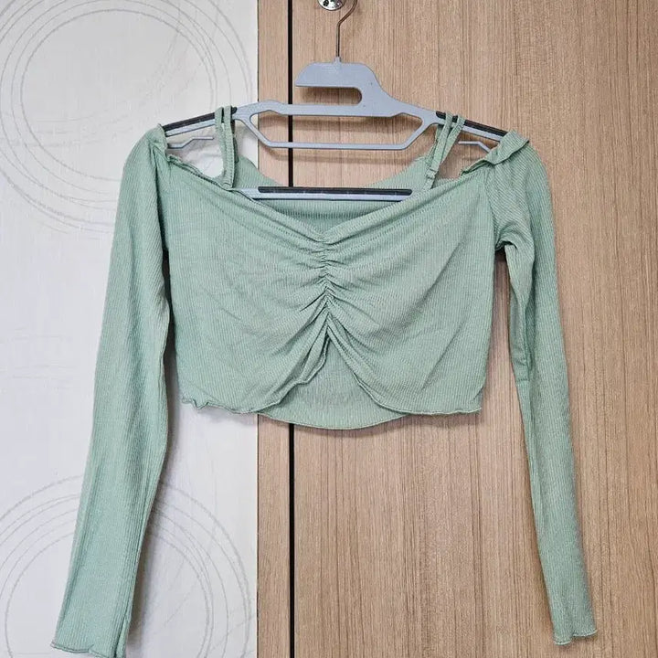 [BUNJANG] Off-Shoulder Crop Top / 오프숄더 티
