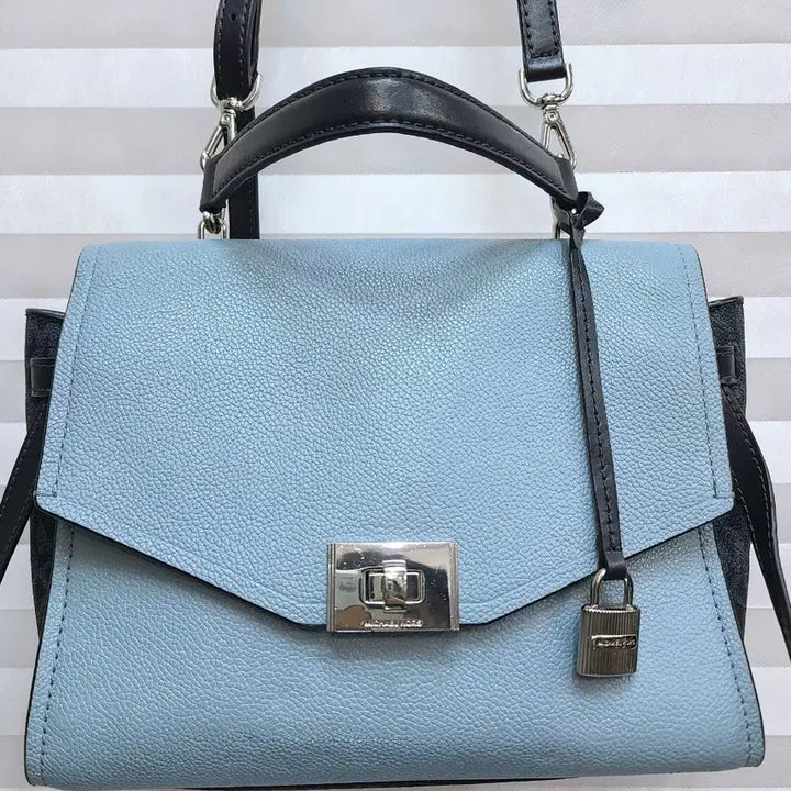 [BUNJANG] Michael Kors Sky Blue Tote Crossbody Bag / 마이클코어스> 스카이블루 토트 크로스백