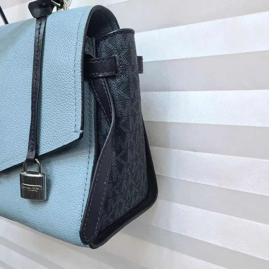 [BUNJANG] Michael Kors Sky Blue Tote Crossbody Bag / 마이클코어스> 스카이블루 토트 크로스백