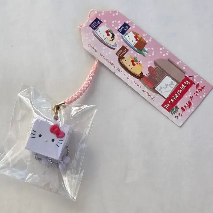 [BUNJANG] Tofu Hello Kitty Strap / 두부 키티스트랩