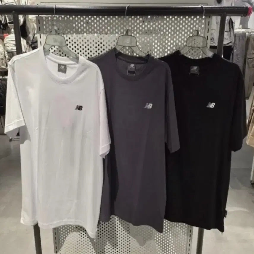 [BUNJANG] New Balance Black Logo Short Sleeve T-Shirt / 뉴발란스 블랙 로고 반팔 티셔츠 새상품