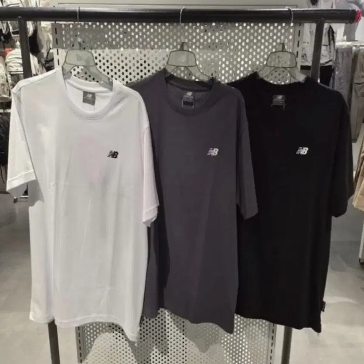 [BUNJANG] New Balance Black Logo Short Sleeve T-Shirt / 뉴발란스 블랙 로고 반팔 티셔츠 새상품