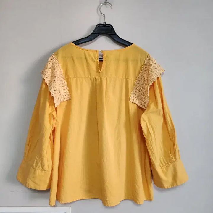 [BUNJANG] Romastory Yellow Lace Blouse / 로마스토리 옐로우 레이스 장식 블라우스