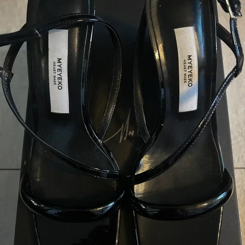 [BUNJANG] MYEYEKO Black Strap Sandals (240/37) / MYEYEKO 마이아이코 블랙 스트랩 샌들 240(37)
