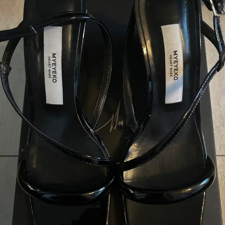 [BUNJANG] MYEYEKO Black Strap Sandals (240/37) / MYEYEKO 마이아이코 블랙 스트랩 샌들 240(37)