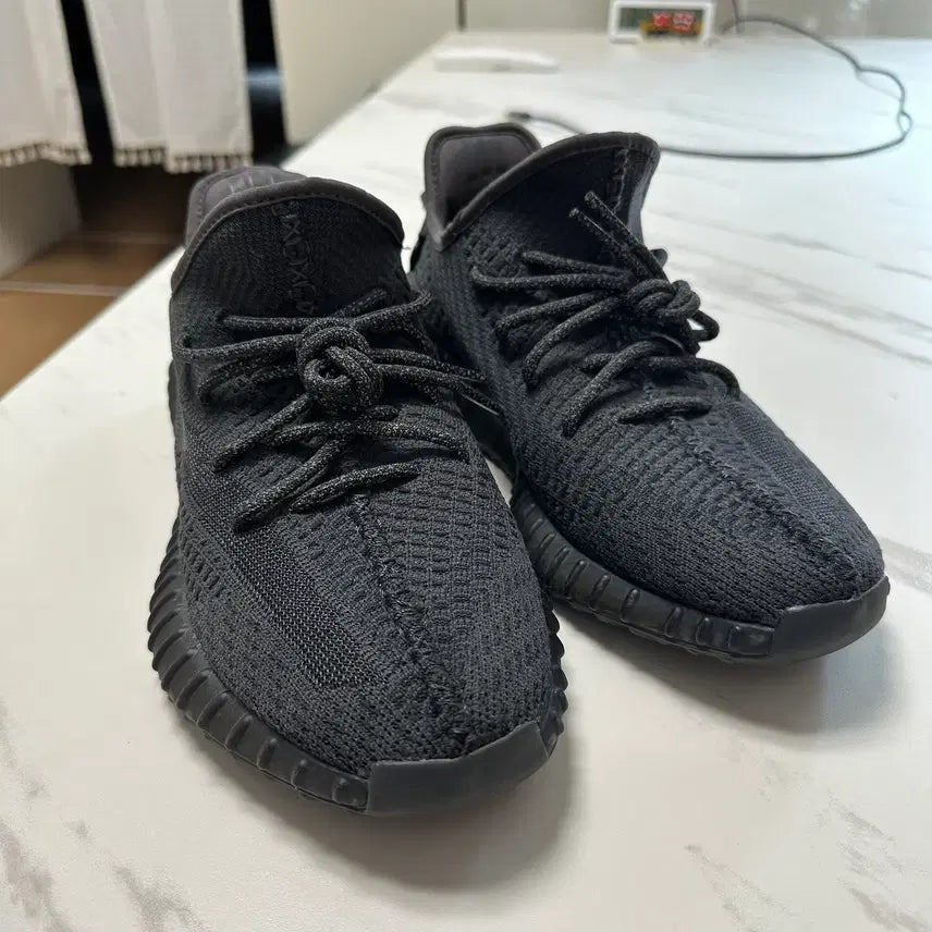 [BUNJANG] Adidas Yeezy Boost 350 V2 Black Onyx Shoes / 아디다스 이지부스트 350 V2 블랙 오닉스 265mm