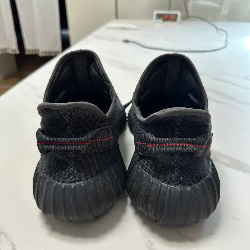 [BUNJANG] Adidas Yeezy Boost 350 V2 Black Onyx Shoes / 아디다스 이지부스트 350 V2 블랙 오닉스 265mm