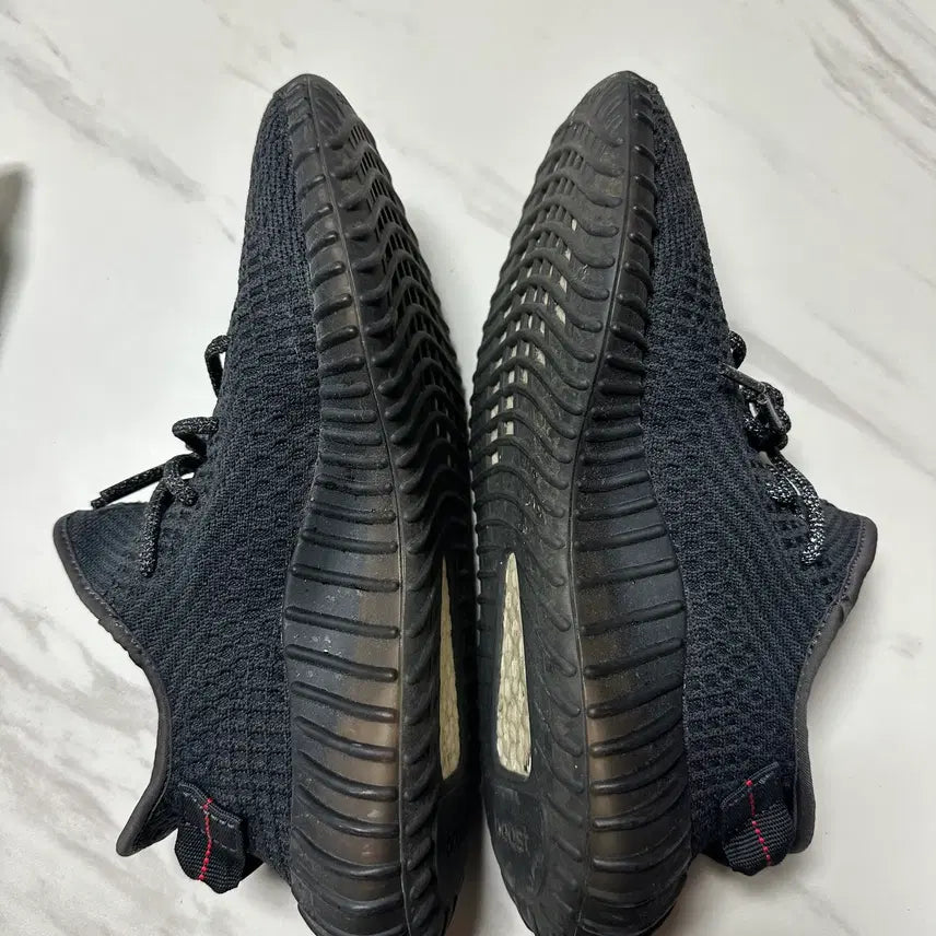[BUNJANG] Adidas Yeezy Boost 350 V2 Black Onyx Shoes / 아디다스 이지부스트 350 V2 블랙 오닉스 265mm