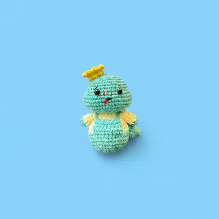 [BUNJANG] Crown Wearing Baby Snake Keychain - Mint Overalls Handmade Crochet Doll / [띠별/행운] 왕관 쓴 꼬마 뱀 - 민트 멜빵바지 핸드메이드 코바늘 인형
