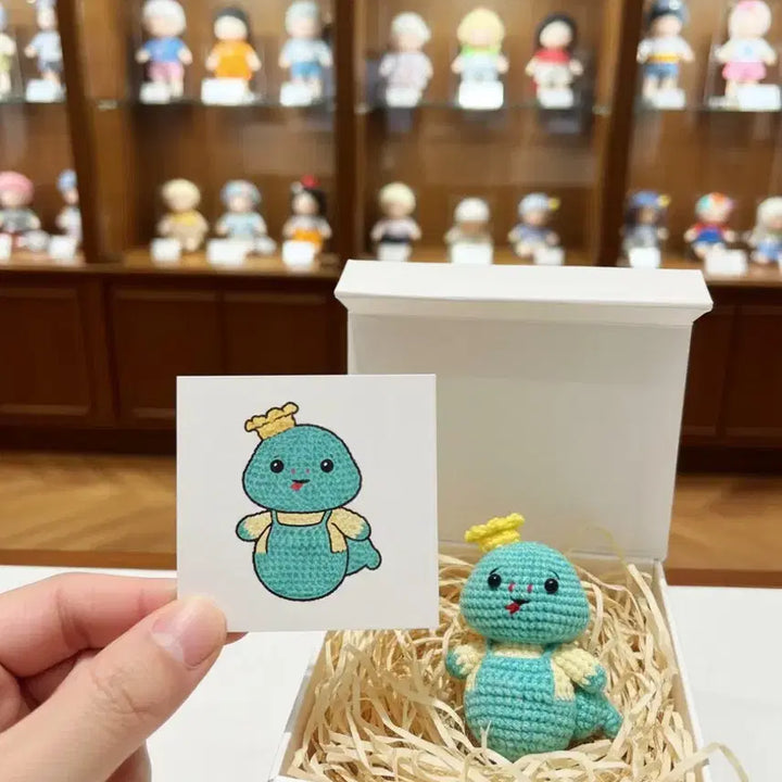 [BUNJANG] Crown Wearing Baby Snake Keychain - Mint Overalls Handmade Crochet Doll / [띠별/행운] 왕관 쓴 꼬마 뱀 - 민트 멜빵바지 핸드메이드 코바늘 인형