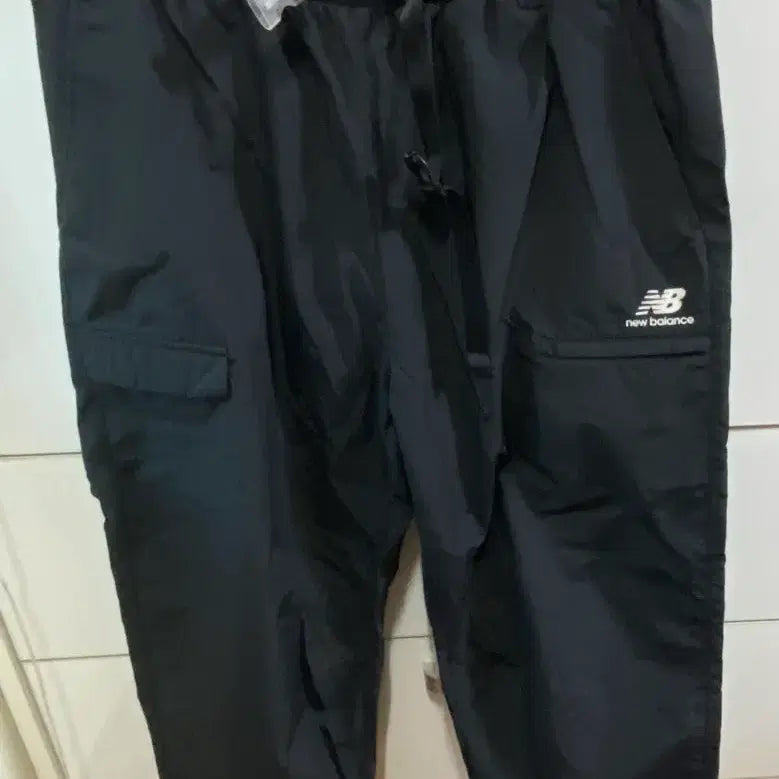 [BUNJANG] New Balance Belted Camper Pants Black / 뉴발란스 벨티드 캠퍼 팬츠 블랙