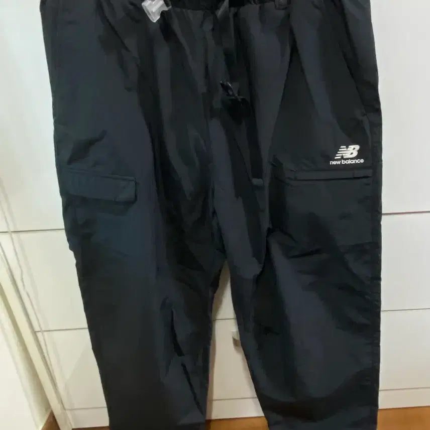 [BUNJANG] New Balance Belted Camper Pants Black / 뉴발란스 벨티드 캠퍼 팬츠 블랙