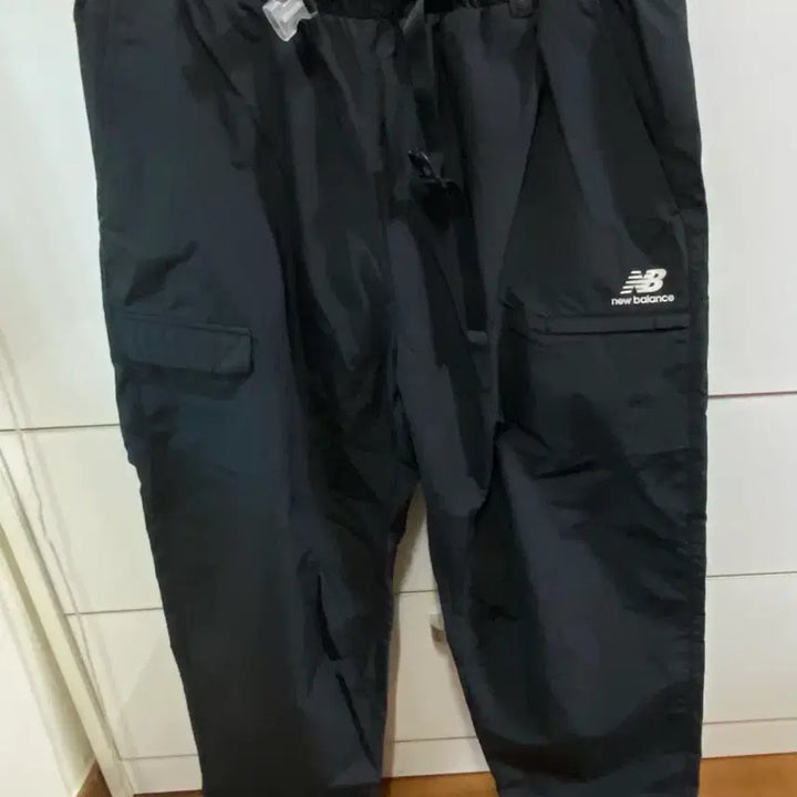 [BUNJANG] New Balance Belted Camper Pants Black / 뉴발란스 벨티드 캠퍼 팬츠 블랙