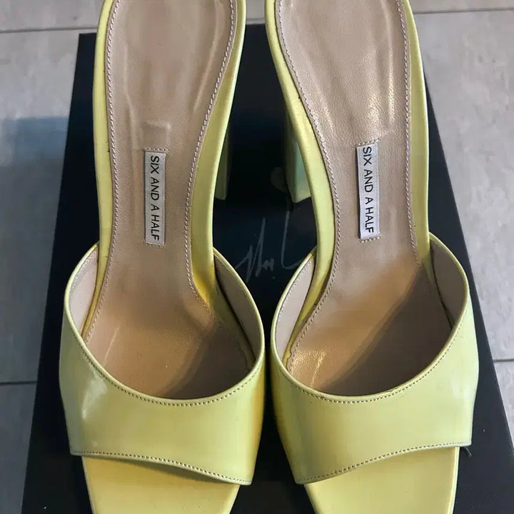 [BUNJANG] Six &amp; Half Yellow Mules 240 / 식스앤어하프 옐로우 뮬 240