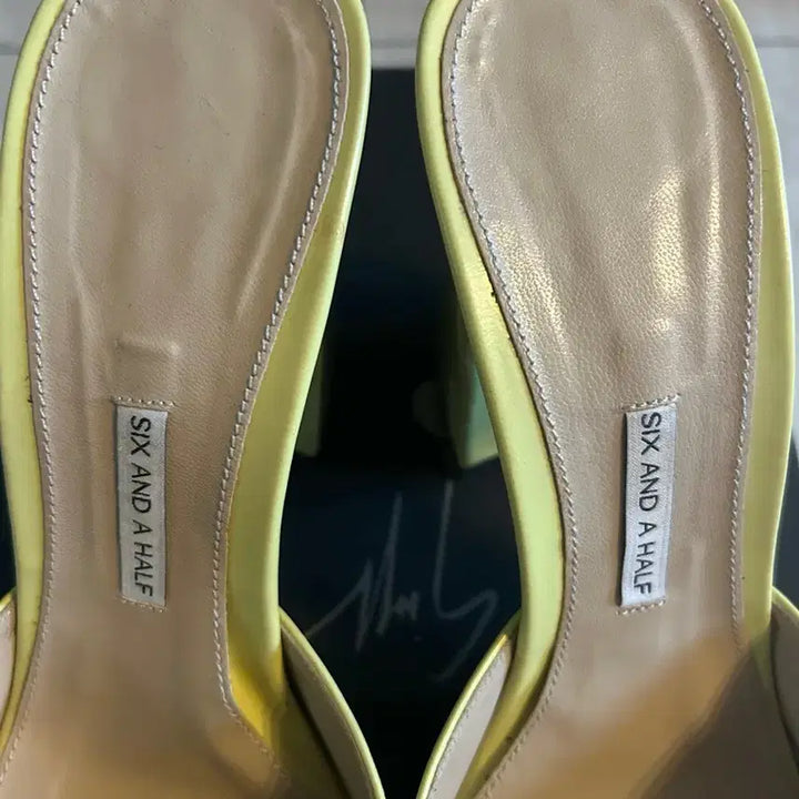 [BUNJANG] Six &amp; Half Yellow Mules 240 / 식스앤어하프 옐로우 뮬 240