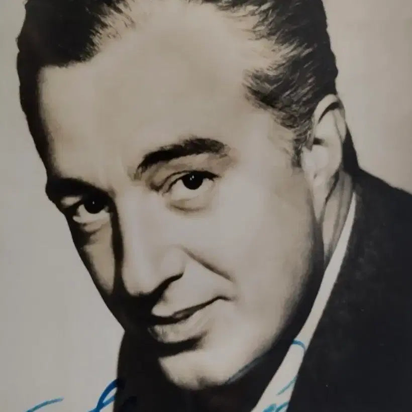[BUNJANG] Vittorio De Sica Autographed Photograph / 비토리오 데 시카 감독 친필 사인 사진