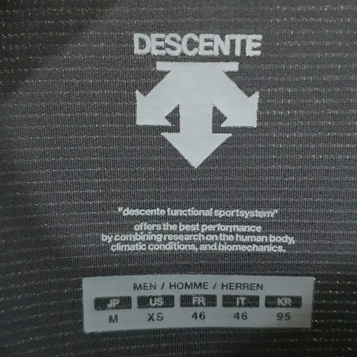 [BUNJANG] Descente Functional Round Neck Short Sleeve T-Shirt / 데상트 기능성 라운드 반팔티 95