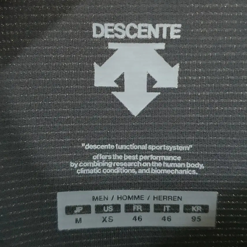[BUNJANG] Descente Functional Round Neck Short Sleeve T-Shirt / 데상트 기능성 라운드 반팔티 95