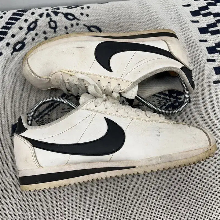 [BUNJANG] Nike Cortez Sneakers Athletic Shoes 235 / 나이키 코르테즈 스니커즈 운동화 235 X00534