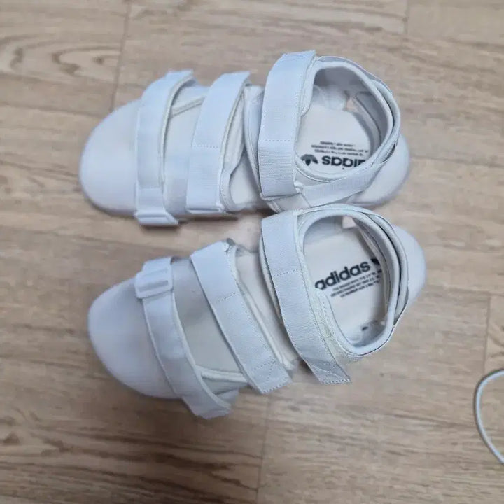 [BUNJANG] Adidas Adilette White Sandals Size 260-270 / 아디다스 아딜렛 흰색 샌들 260~270