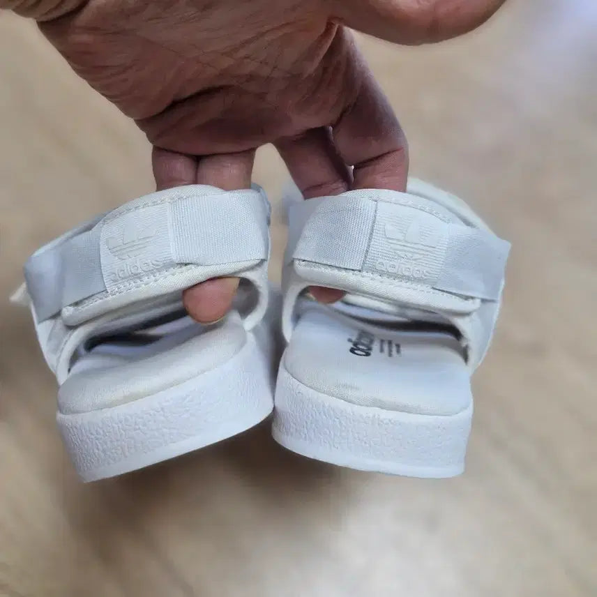 [BUNJANG] Adidas Adilette White Sandals Size 260-270 / 아디다스 아딜렛 흰색 샌들 260~270
